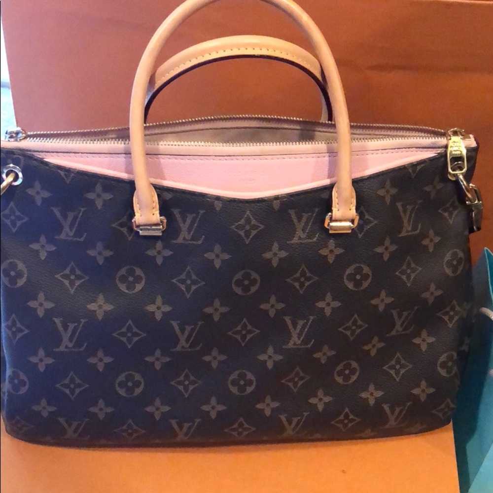 Louis Vuitton palls monogram